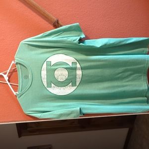 XXL DC comics T-Shirt. Green with white emblem